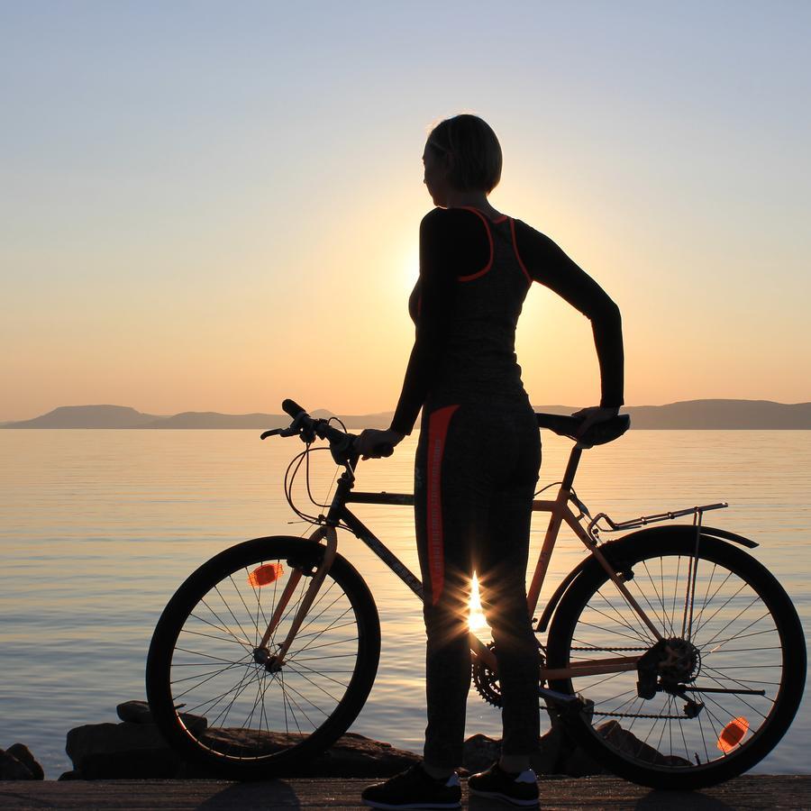 Blue Bike Hostel บาลาตอนเซเมช ภายนอก รูปภาพ